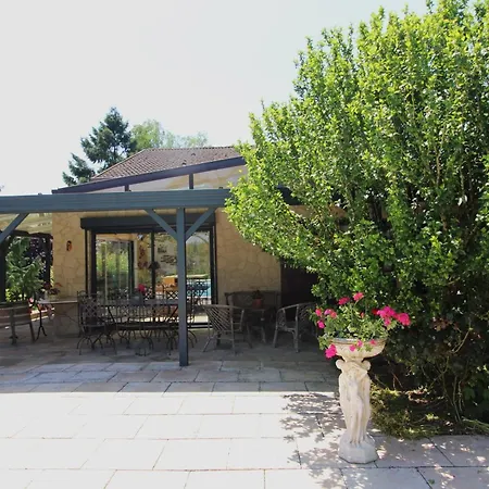 Дом отдыха Au Domaine Paisible - De Charme Avec Piscine Au Coeur Des Vosges